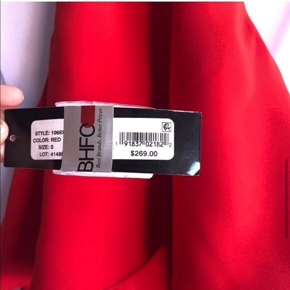 Women's NWT Xscape Red Formal Dress - Picture 7 of 16